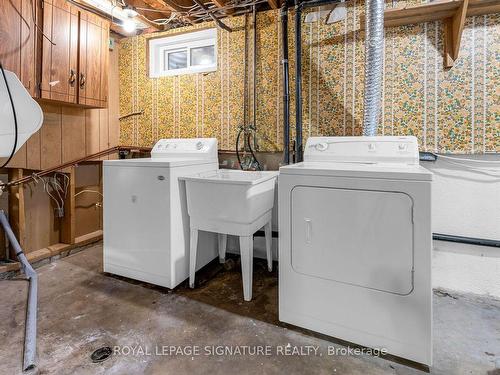 62 Adis Ave, Hamilton, ON - Indoor Photo Showing Bathroom