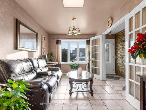 62 Adis Ave, Hamilton, ON - Indoor Photo Showing Kitchen