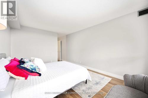 2009 - 100 Upper Madison Avenue, Toronto, ON - Indoor Photo Showing Bedroom