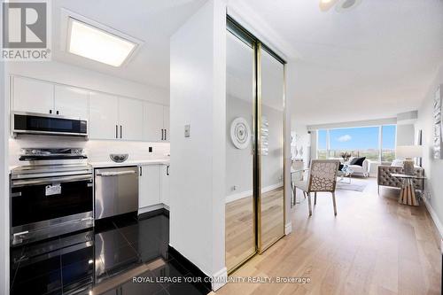 2009 - 100 Upper Madison Avenue, Toronto, ON - Indoor Photo Showing Kitchen