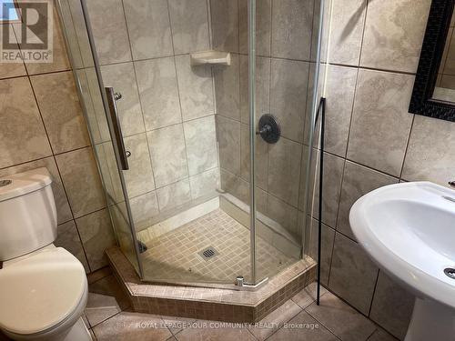 20015 Bathurst Street, East Gwillimbury, ON - Indoor Photo Showing Bathroom