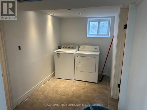 20015 Bathurst Street, East Gwillimbury, ON - Indoor Photo Showing Laundry Room