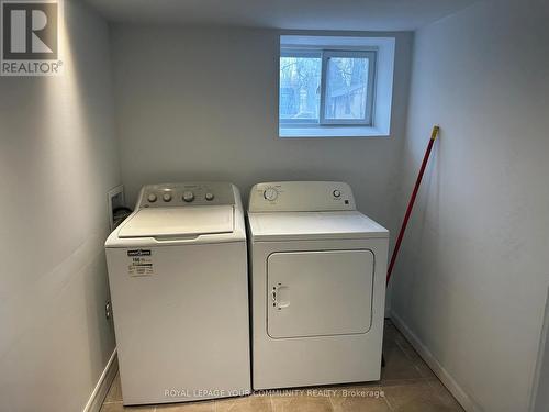 20015 Bathurst Street, East Gwillimbury, ON - Indoor Photo Showing Laundry Room