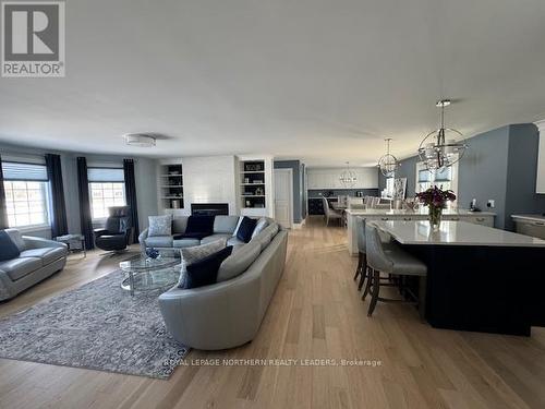 1180 Government Road S, Timmins (Mtj - Mountjoy Rural), ON - Indoor Photo Showing Living Room