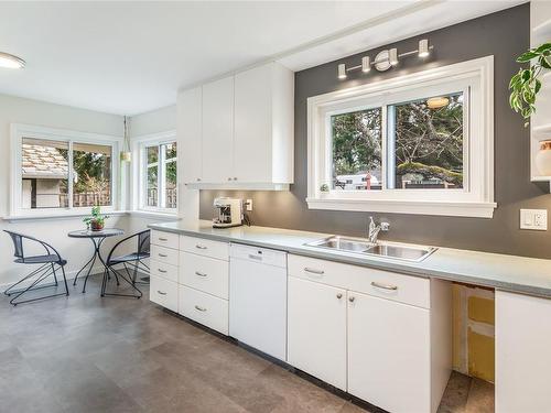 380 Hirst Ave West, Parksville, BC - Indoor Photo Showing Kitchen With Double Sink