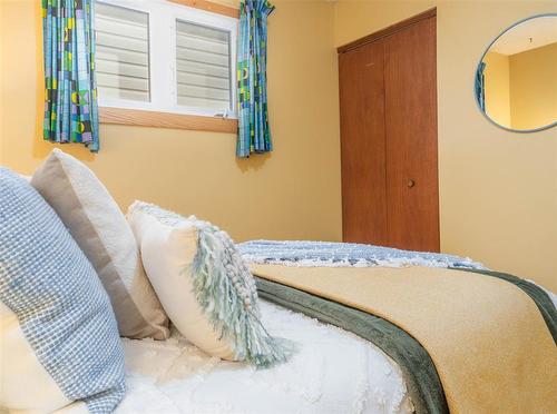 31 Leclair Place, Winnipeg, MB - Indoor Photo Showing Bedroom