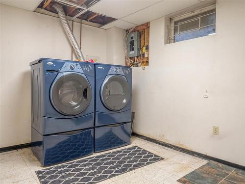 31 Leclair Place, Winnipeg, MB - Indoor Photo Showing Laundry Room