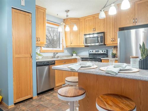 31 Leclair Place, Winnipeg, MB - Indoor Photo Showing Kitchen