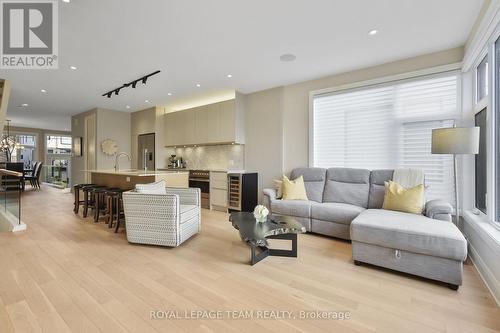 568 Edison Avenue, Ottawa, ON - Indoor Photo Showing Living Room