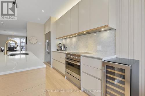 568 Edison Avenue, Ottawa, ON - Indoor Photo Showing Kitchen With Double Sink With Upgraded Kitchen