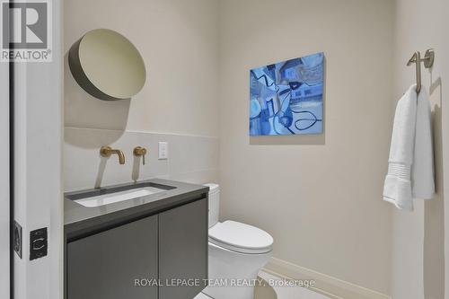 568 Edison Avenue, Ottawa, ON - Indoor Photo Showing Bathroom