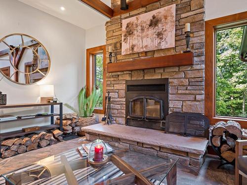 Salon - 75 Ch. Marc-Aurèle-Fortin, Mont-Tremblant, QC - Indoor Photo Showing Living Room With Fireplace