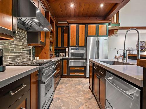 Cuisine - 75 Ch. Marc-Aurèle-Fortin, Mont-Tremblant, QC - Indoor Photo Showing Kitchen With Upgraded Kitchen