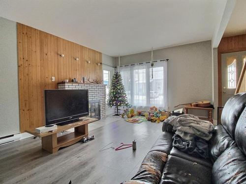 Living room - 313  - 315 Rue St-Henri, Thetford Mines, QC - Indoor Photo Showing Living Room