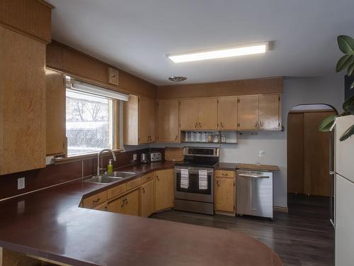 114 Amelia Street W, Thunder Bay, ON - Indoor Photo Showing Kitchen With Double Sink