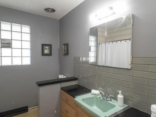 114 Amelia Street W, Thunder Bay, ON - Indoor Photo Showing Bathroom