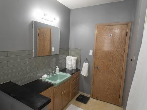 114 Amelia Street W, Thunder Bay, ON - Indoor Photo Showing Bathroom