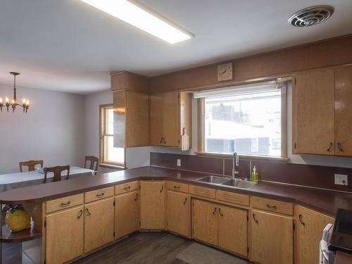 114 Amelia Street W, Thunder Bay, ON - Indoor Photo Showing Kitchen With Double Sink