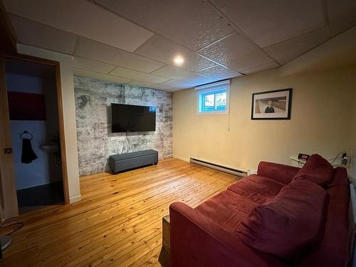 Salle familiale - 632 Rue Du Verger, La Pocatière, QC - Indoor Photo Showing Basement