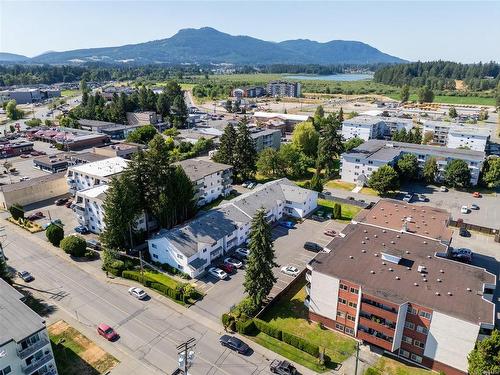 209-2555 Dingwall St, Duncan, BC - Outdoor With View