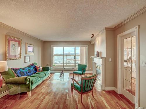 803-75 Songhees Rd, Victoria, BC - Indoor Photo Showing Living Room With Fireplace