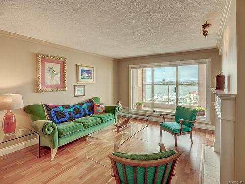 803-75 Songhees Rd, Victoria, BC - Indoor Photo Showing Living Room