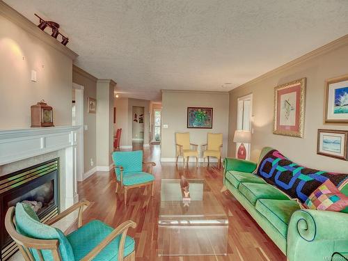 803-75 Songhees Rd, Victoria, BC - Indoor Photo Showing Living Room With Fireplace