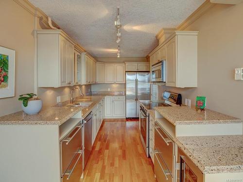 803-75 Songhees Rd, Victoria, BC - Indoor Photo Showing Kitchen With Upgraded Kitchen