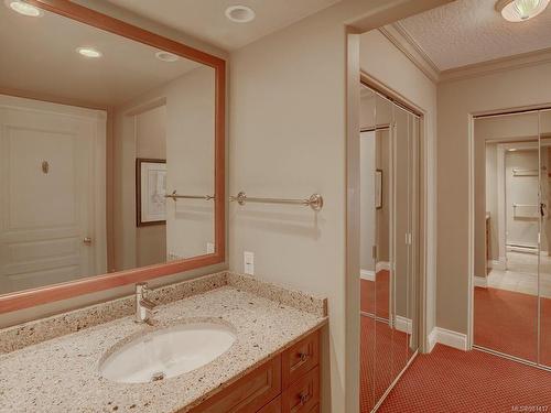 803-75 Songhees Rd, Victoria, BC - Indoor Photo Showing Bathroom