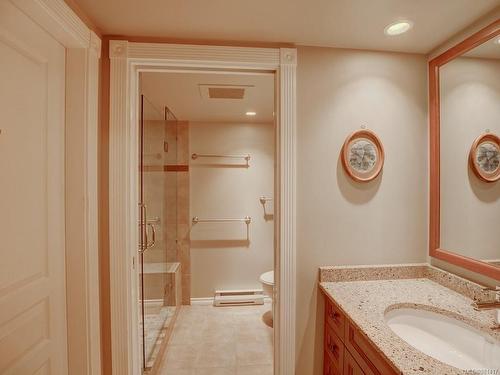 803-75 Songhees Rd, Victoria, BC - Indoor Photo Showing Bathroom