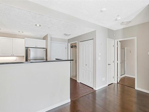 110-380 Waterfront Cres, Victoria, BC - Indoor Photo Showing Kitchen