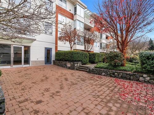 110-380 Waterfront Cres, Victoria, BC - Outdoor