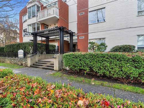 110-380 Waterfront Cres, Victoria, BC - Outdoor