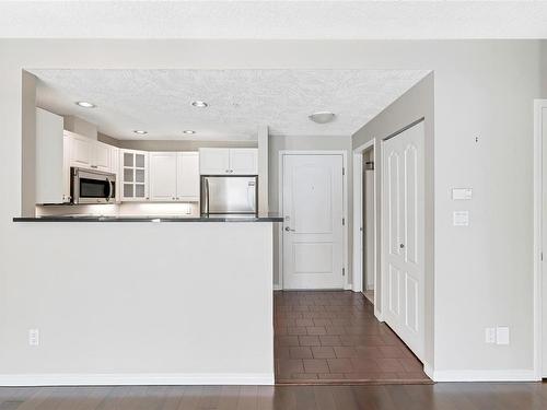 110-380 Waterfront Cres, Victoria, BC - Indoor Photo Showing Kitchen