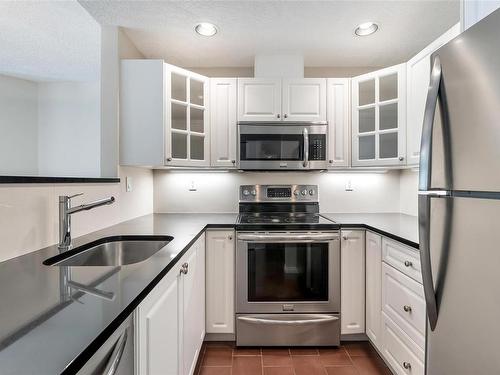 110-380 Waterfront Cres, Victoria, BC - Indoor Photo Showing Kitchen