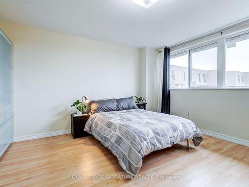 256-165 Cherokee Blvd N, Toronto, ON - Indoor Photo Showing Bedroom