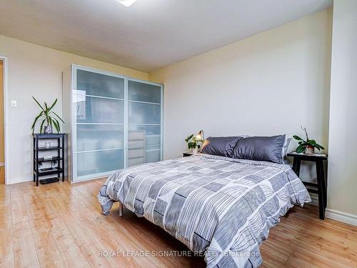 256-165 Cherokee Blvd N, Toronto, ON - Indoor Photo Showing Bedroom