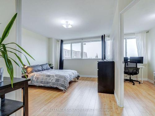 256-165 Cherokee Blvd N, Toronto, ON - Indoor Photo Showing Bedroom