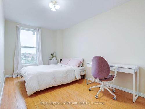 256-165 Cherokee Blvd N, Toronto, ON - Indoor Photo Showing Bedroom