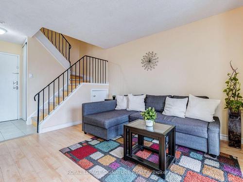 256-165 Cherokee Blvd N, Toronto, ON - Indoor Photo Showing Living Room