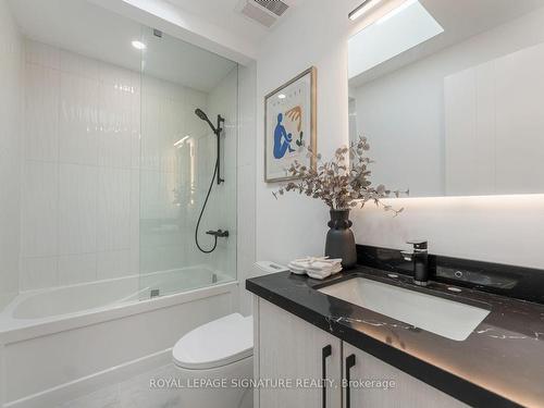 5 Holborne Ave, Toronto, ON - Indoor Photo Showing Bathroom