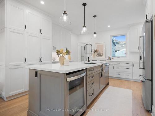 1220 Gerrard St E, Toronto, ON - Indoor Photo Showing Kitchen With Upgraded Kitchen