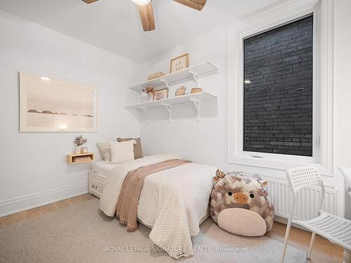 1220 Gerrard St E, Toronto, ON - Indoor Photo Showing Bedroom