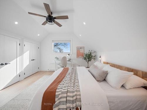 1220 Gerrard St E, Toronto, ON - Indoor Photo Showing Bedroom