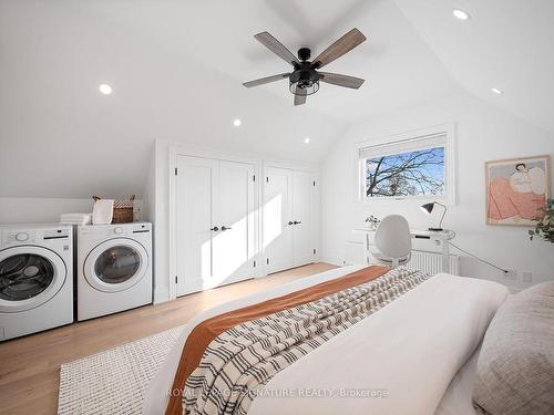 1220 Gerrard St E, Toronto, ON - Indoor Photo Showing Laundry Room