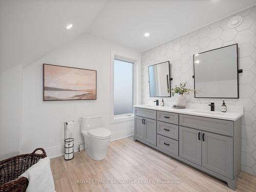 1220 Gerrard St E, Toronto, ON - Indoor Photo Showing Bathroom