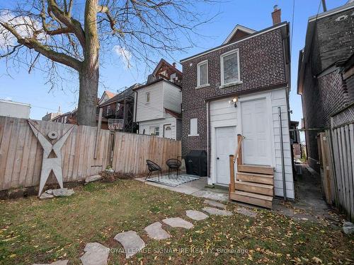 1220 Gerrard St E, Toronto, ON - Outdoor