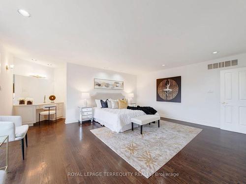 166 Arnold Ave, Vaughan, ON - Indoor Photo Showing Living Room