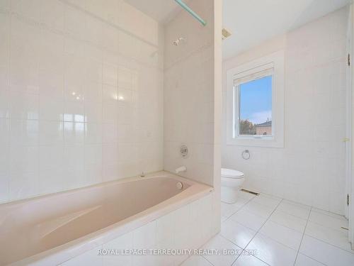 166 Arnold Ave, Vaughan, ON - Indoor Photo Showing Bathroom