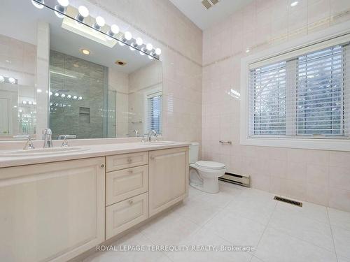 166 Arnold Ave, Vaughan, ON - Indoor Photo Showing Bathroom